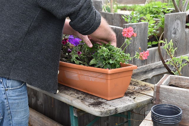 Sådan vælger du det perfekte plantebord til din altan